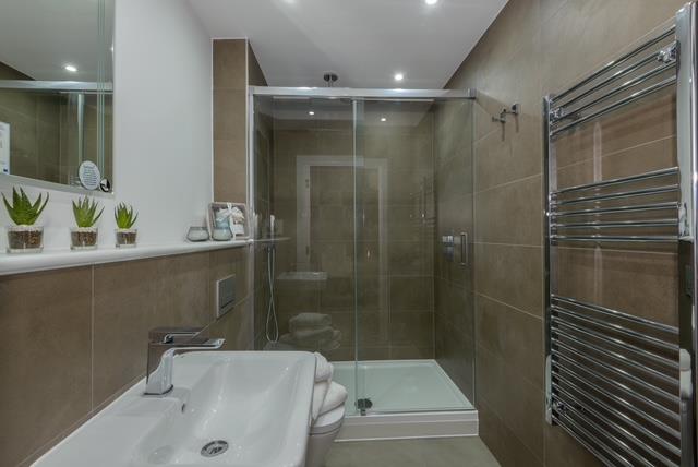 2017-09-22 Mr Matt Tucker - Flat 250 Beaumont Cour